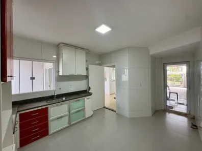Sobrado com 4 Quartos à venda, 256m² no Jardim Atlântico, Goiânia