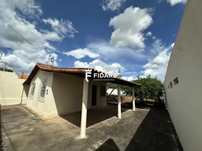Casa com 2 Quartos para alugar, 70m² no Conjunto Residencial JK, Montes Claros