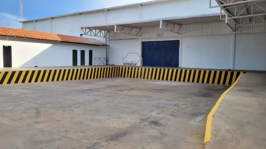 Galpão/Depósito/Armazém para alugar, 1600m² no Distrito Industrial, Cuiabá