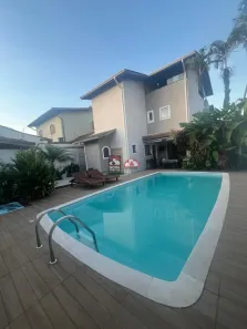 Casa com 4 Quartos para alugar, 235m² no Martim de Sá, Caraguatatuba
