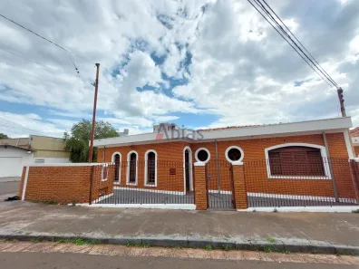 Casa com 3 Quartos para alugar, 139m² no Parque Arnold Schimidt, São Carlos