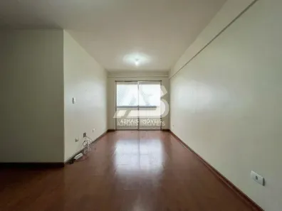 Apartamento com 3 Quartos para alugar, 56m² no Novo Mundo, Curitiba