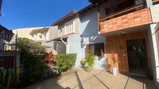 Casa com 2 Quartos à venda, 189m² no Hípica, Porto Alegre