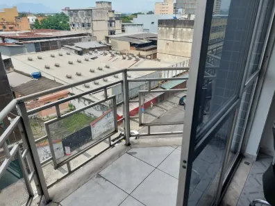 Sala Comercial à venda, 28m² no Jardim Vinte e Cinco de Agosto, Duque de Caxias