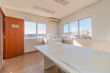 Sala Comercial à venda, 34m² no Santa Maria Goretti, Porto Alegre
