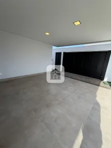 Sobrado com 3 Quartos à venda, 255m² no Jardim Karaíba, Uberlândia