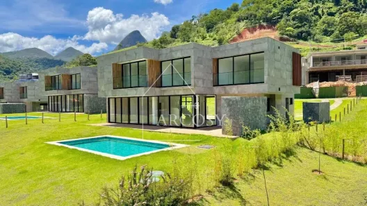 Casa de Condomínio com 4 Quartos à venda, 700m² no Corrêas, Petrópolis