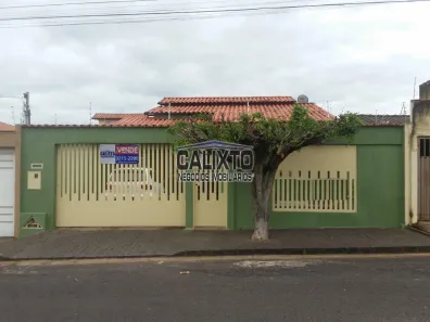 Casa com 3 Quartos à venda, 183m² no Nossa Senhora das Graças, Uberlândia