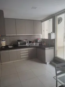 Casa com 2 Quartos à venda, 180m² no Nova Uberlândia, Uberlândia