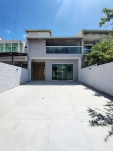 Casa com 3 Quartos à venda, 134m² no Centro, Camboriú