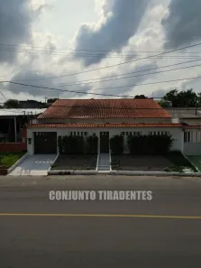 Casa com 4 Quartos para alugar, 367m² no Aleixo, Manaus