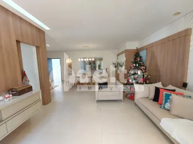 Casa com 3 Quartos à venda, 213m² no Santa Mônica, Uberlândia