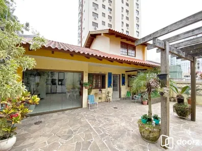 Casa com 3 Quartos à venda, 198m² no Passo da Areia, Porto Alegre