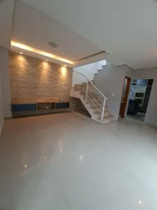 Sobrado com 3 Quartos para alugar, 119m² no Vila Areao, Taubaté