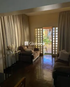 Casa com 4 Quartos à venda, 202m² no Melo, Montes Claros