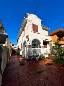 Sobrado com 3 Quartos à venda, 350m² no Marapé, Santos