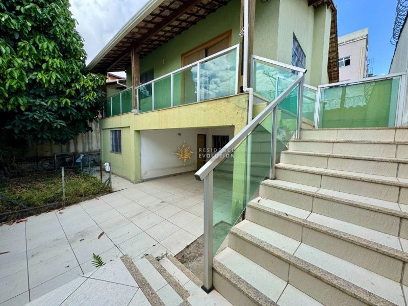 Casa com 4 quartos — Santa Amélia, Belo Horizonte