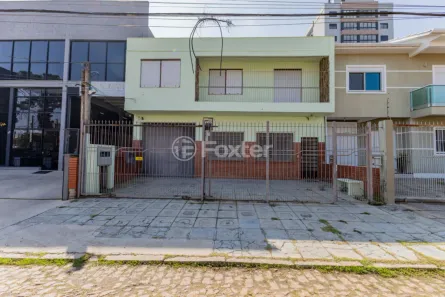 Galpão/Depósito/Armazém com 3 Quartos à venda, 385m² no Santa Maria Goretti, Porto Alegre