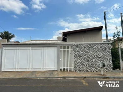 Casa com 3 Quartos à venda, 178m² no Santa Marta, Uberaba