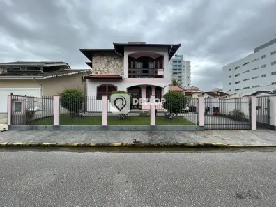 Casa com 3 Quartos à venda, 210m² no Centro, Biguaçu