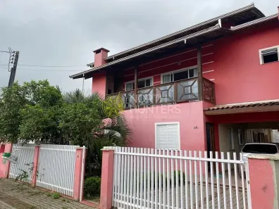 Casa com 3 Quartos à venda, 260m² no Vila Nova, Joinville