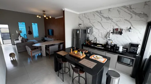 Casa com 3 Quartos à venda, 130m² no Laranjeiras, Uberlândia