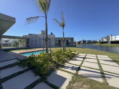 Casa de Condomínio com 4 Quartos à venda, 214m² no XANGRI-LÁ, Xangri-lá