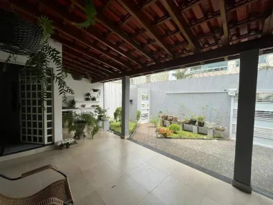Casa com 5 Quartos à venda, 330m² no Santa Mônica, Uberlândia