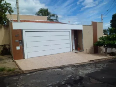 Casa com 3 Quartos à venda, 225m² no Jardim Estoril, Marília