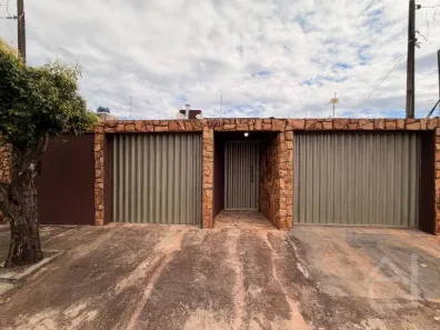 Casa com 3 Quartos para alugar, 180m² no Conjunto Café, Londrina