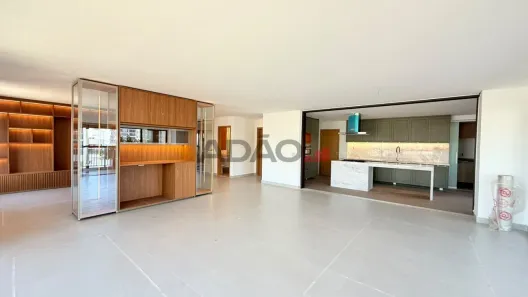 Apartamento com 3 Quartos à venda, 262m² no Setor Bueno, Goiânia