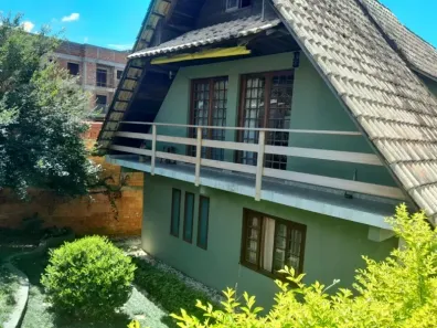 Sobrado com 3 Quartos à venda, 340m² no Centro, Araucária