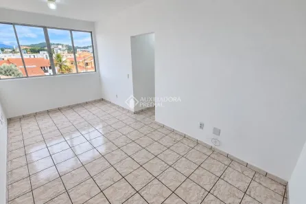 Apartamento com 2 Quartos para alugar, 57m² no Praia Comprida, São José