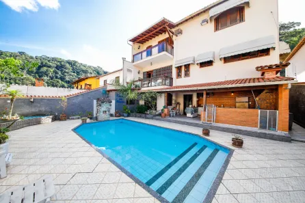 Casa com 4 Quartos à venda, 555m² no Vale do Ipê, Juiz de Fora
