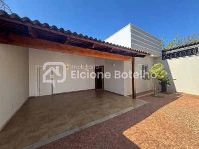 Casa com 3 Quartos para alugar, 200m² no Jardim Inconfidência, Uberlândia