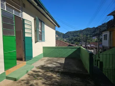 Casa com 2 Quartos para alugar, 70m² no Mosela, Petrópolis