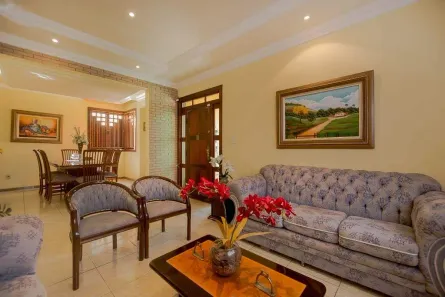 Casa com 3 Quartos à venda, 200m² no Alvorada, Contagem