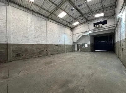 Galpão/Depósito/Armazém para alugar, 340m² no Vila Carlina, Mauá