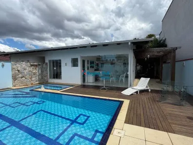 Casa com 3 Quartos à venda, 305m² no Boa Vista, Joinville