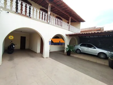Casa com 5 Quartos à venda, 250m² no Pompéia, Belo Horizonte
