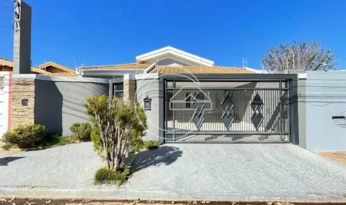 Casa com 3 Quartos para alugar, 10m² no Centro, Marília
