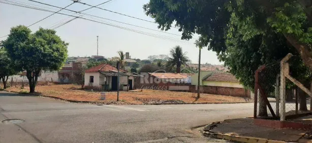 Lote/Terreno à venda, 220m² no Centro, Ipiguá
