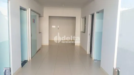 Casa com 1 Quarto à venda, 200m² no Jardim Patrícia, Uberlândia