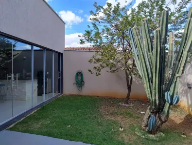 Casa com 3 Quartos para alugar, 150m² no Jardim Brasil, Goiânia