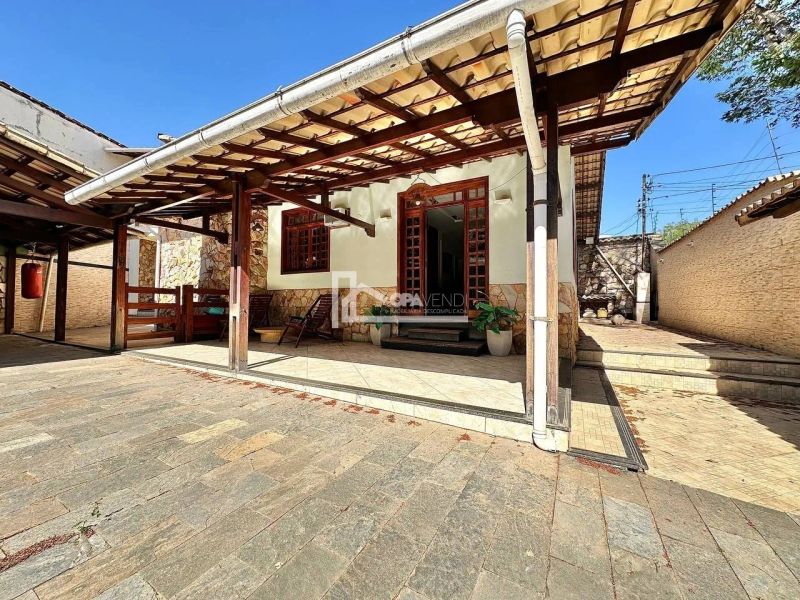 Casa com 5 quartos — Itapoã, Belo Horizonte