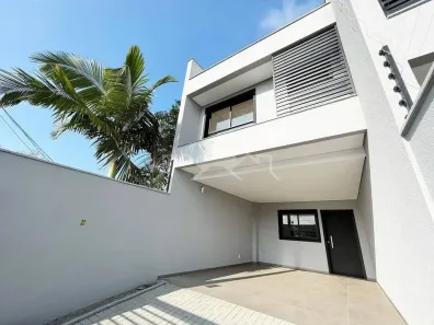 Sobrado com 3 Quartos à venda, 133m² no Boa Vista, Joinville