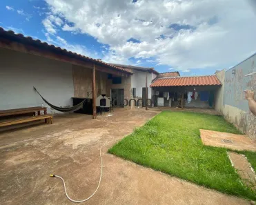 Casa com 2 Quartos à venda, 154m² no Jardim Copacabana, Uberaba