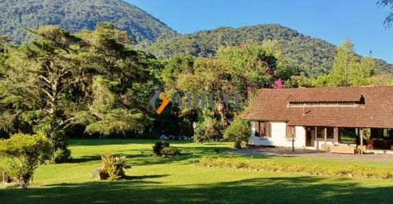 Casa com 10 Quartos à venda, 530m² no Fazenda Inglesa, Petrópolis