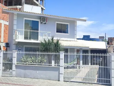 Sobrado com 4 Quartos à venda, 121m² no Itacolomi, Balneário Piçarras