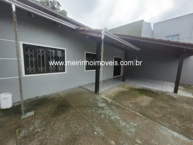 Casa com 3 Quartos para alugar, 90m² no Morro do Meio, Joinville